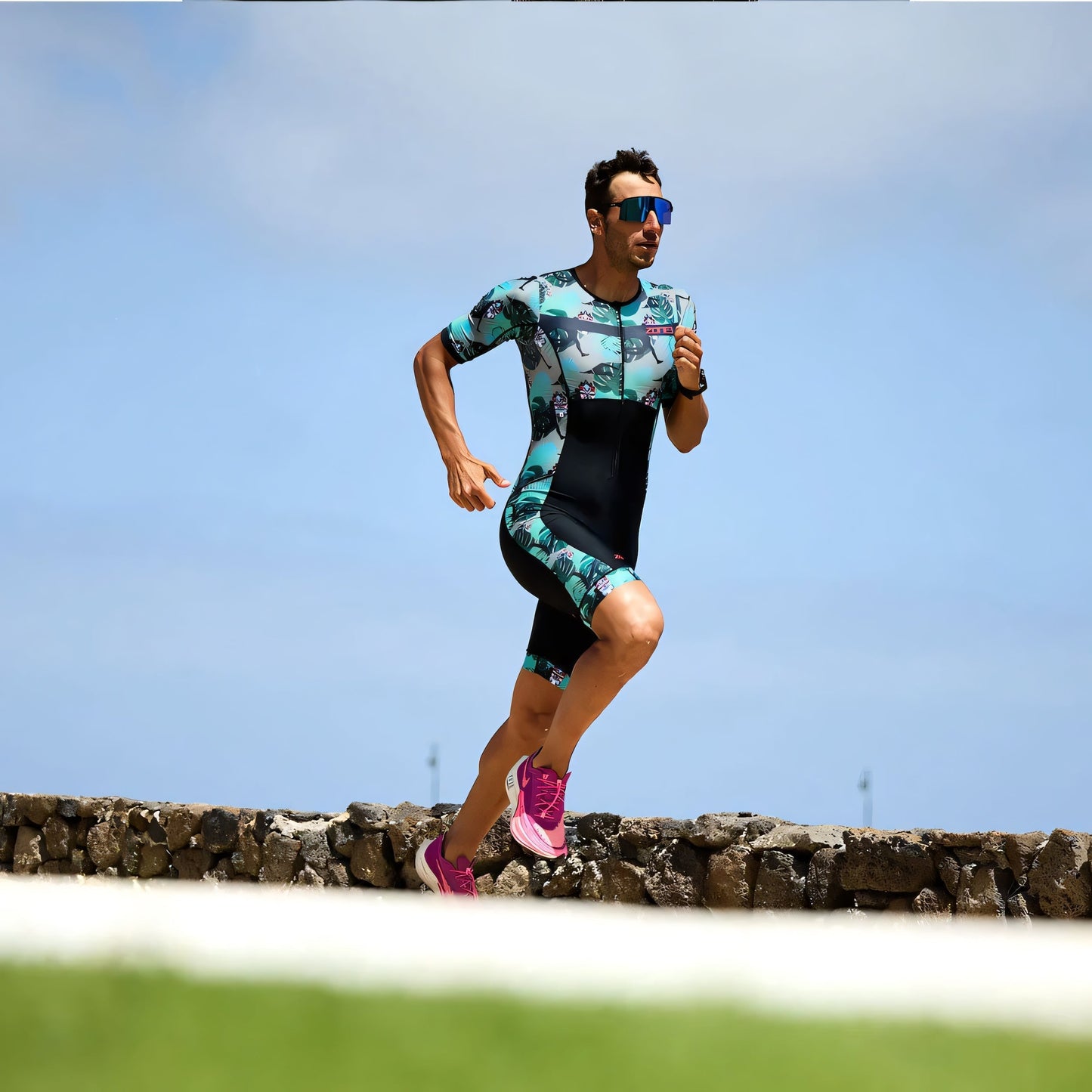 ZONE3 Men's Activate+ Short Sleeve Trisuit (Momentum II / Revolution II)