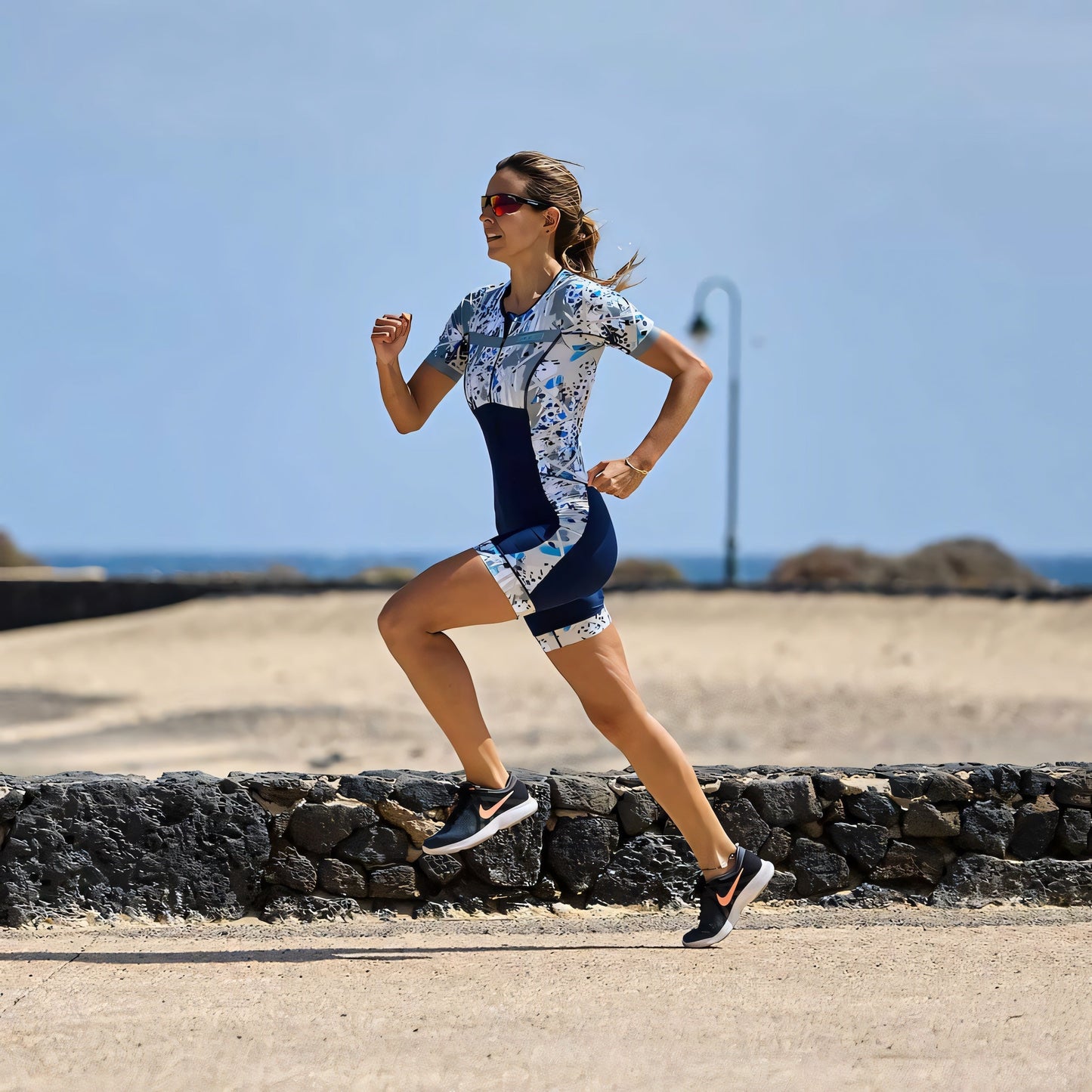 ZONE3 Women's Activate+ Short Sleeve Trisuit (Momentum II / Revolution II)